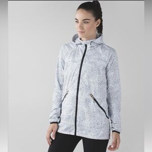 Lululemon Miss Misty 2 jacket White Black Packable Wind Resistant 10